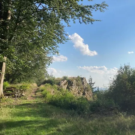 Idyllisches Haeuschen Im Gruenen وايدهاوس