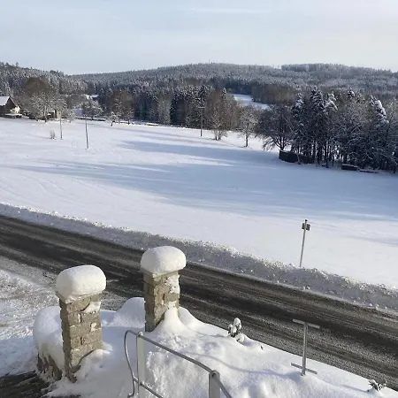 Idyllisches Haeuschen Im Gruenen *