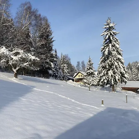 Idyllisches Haeuschen Im Gruenen *