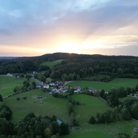 Idyllisches Haeuschen Im Gruenen *