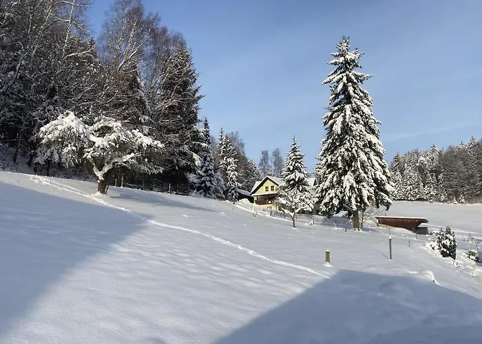 Idyllisches Haeuschen Im Gruenen *