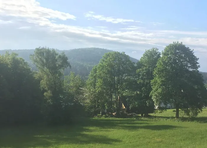 Idyllisches Haeuschen Im Gruenen *