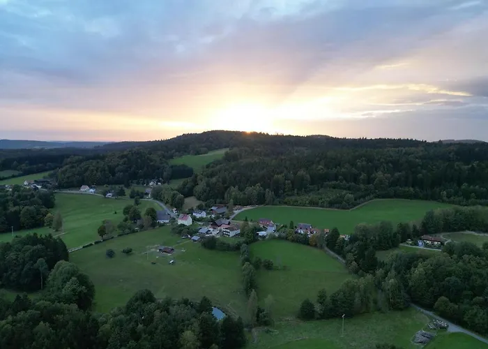 Idyllisches Haeuschen Im Gruenen *